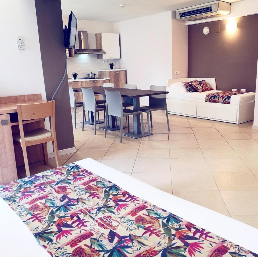 Appartamenti Smart A 30M Da Viale Dante E 100M Dal Mare ริชโชเน ภายนอก รูปภาพ